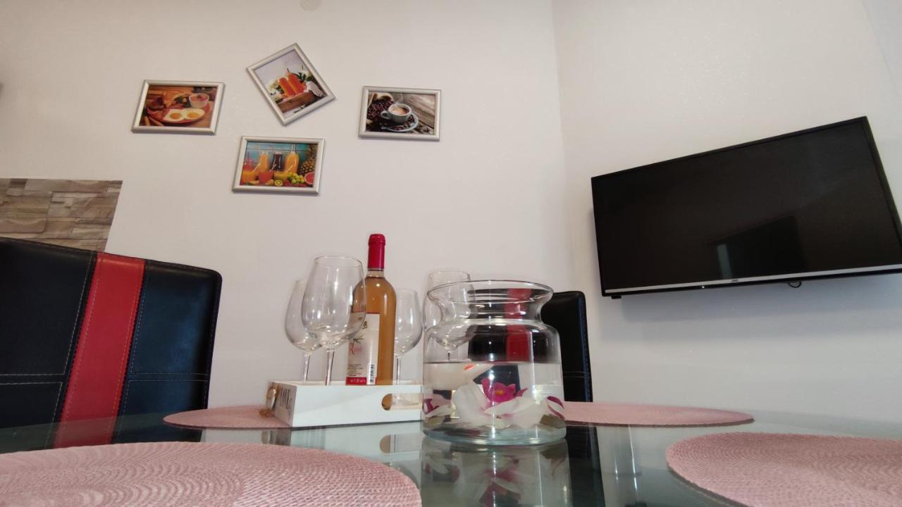 Apartments Marla ポレッチ エクステリア 写真